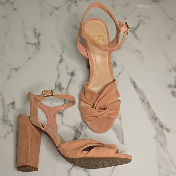 Giani Bernini Peach Suede Block Heels Feminine Soft Coral Apricot Sorbet Salmon - Picture 1 of 7